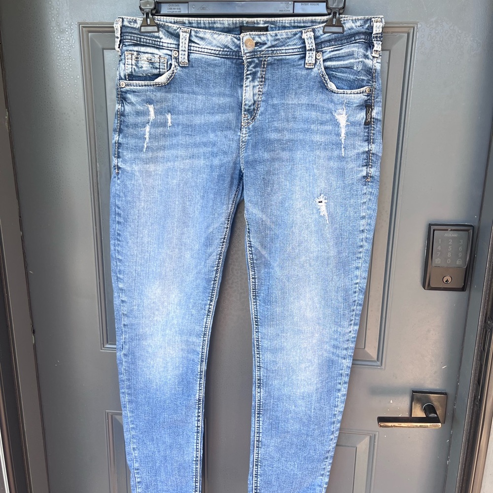 Silver Jeans Light Blue Skinny Jeans with Subtle Distressing